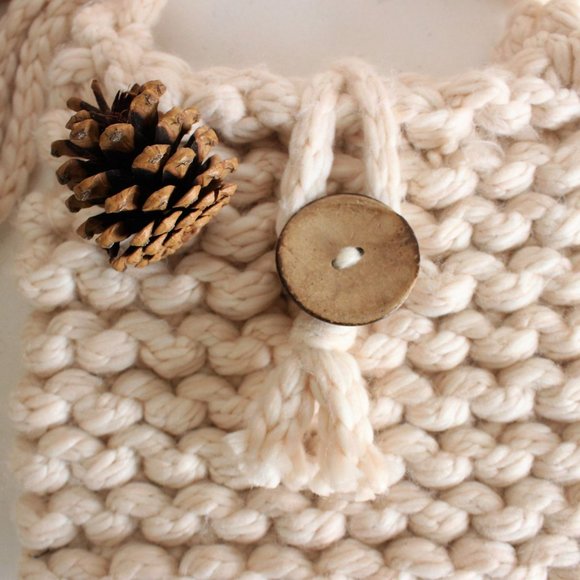 Handknit Tote Bag, Extra Chunky Ivory Yarn Knit, Vintage Wooden Button - Picture 8 of 12